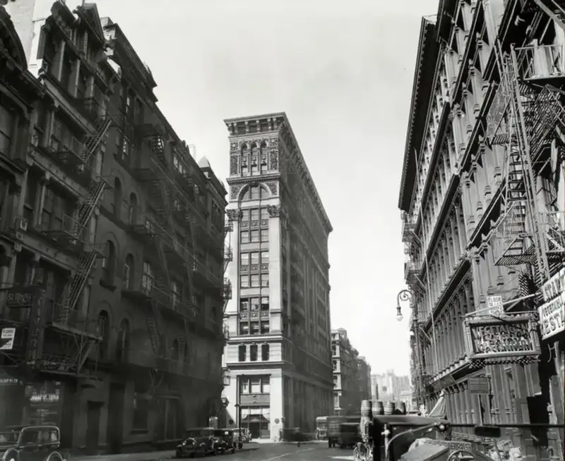 A Manhattan street in the 1930s — the era of Albert Fish's trial and execution